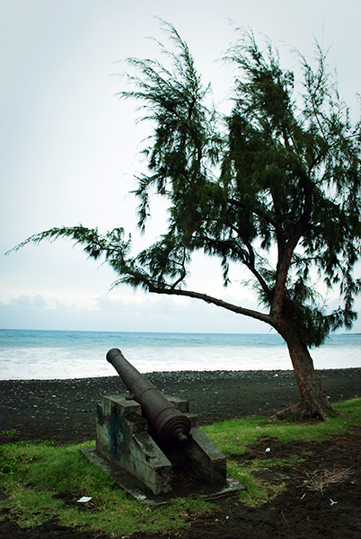 Les canons en bordure de plage à St Paul - en période de cyclone Photos R%C3%A9union 100Drine 107 La Réunion