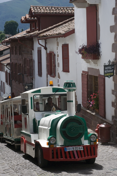 Train touristique dans la Rue de la Citadelle