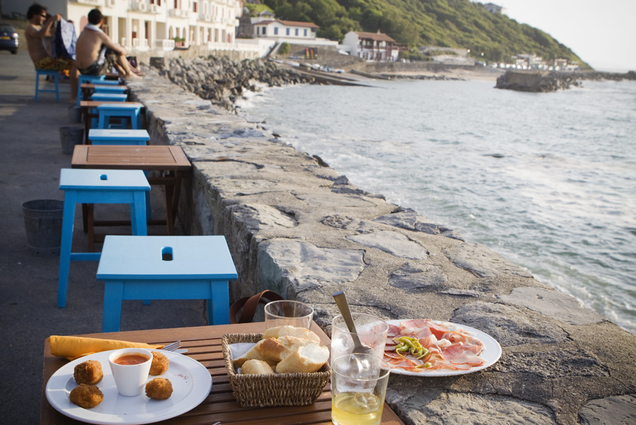 Dîner les pieds dans l'eau