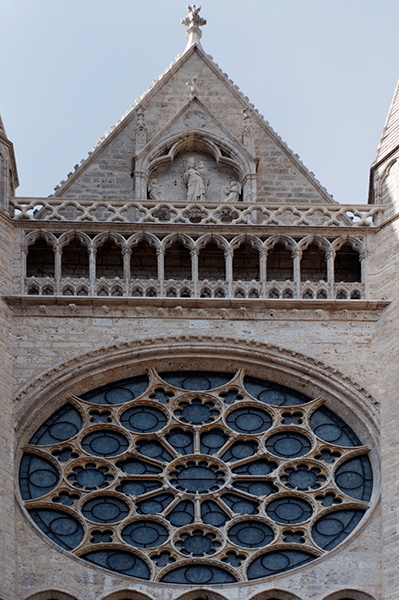 Rosace à l'Est de la Cathédrale de Chartres Rosace à l'Est de la Cathédrale de Chartres