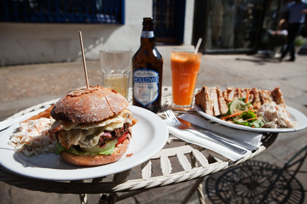 Burger complet & Club sandwiche chiken Burger complet & Club sandwiche chiken