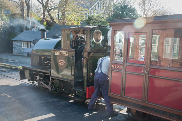 Le train à vapeur Talyllyn en gare de Tywyn Le train à vapeur Talyllyn en gare de Tywyn