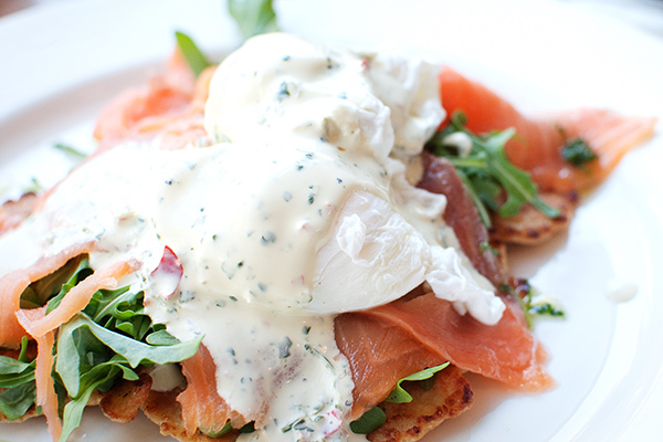 Eggs benedict with salmon