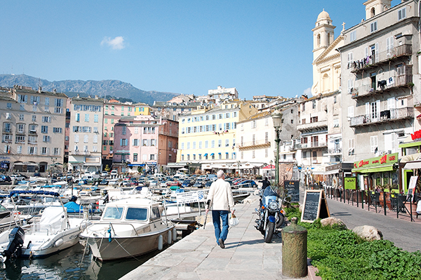 déjeuner sur le vieux port à bastia
