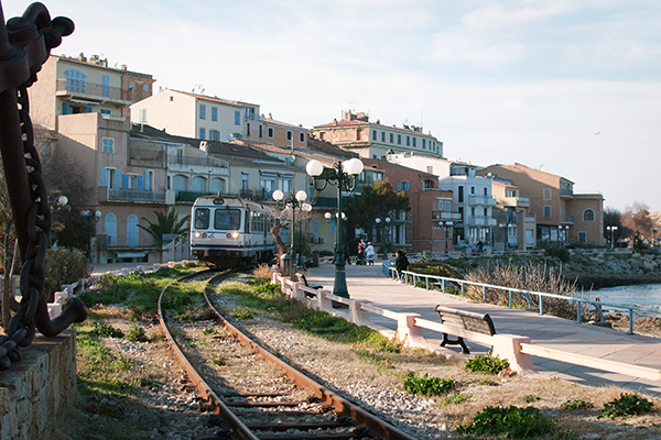 Front de mer à Ile Rousse en Corse Front de mer à Ile Rousse en Corse