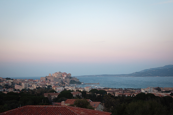 Coucher du soleil sur la Citadelle de Calvi en Corse Coucher du soleil sur la Citadelle de Calvi en Corse