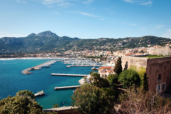 Point du vue sur le port de Calvi