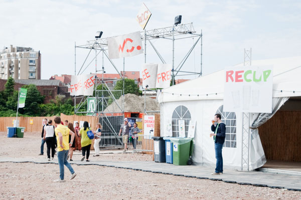 Couleur Café - La zone de récup à gobelets plastiques Couleur Café - La zone de récup à gobelets plastiques