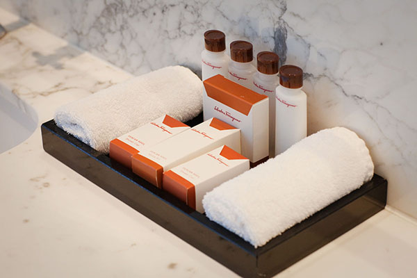 salle de bain du Trianon Palace Versailles salle de bain du Trianon Palace Versailles