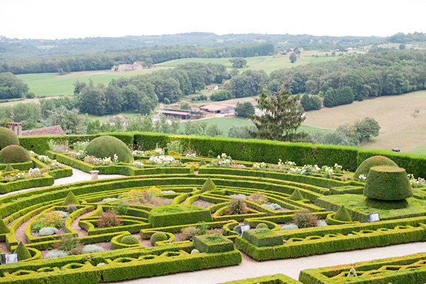 Jardins à la française Château de Hautefort Jardins à la française Château de Hautefort