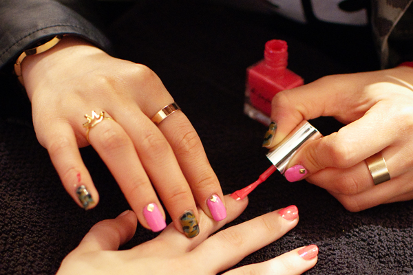 Nail Digger en action Nail Digger en action