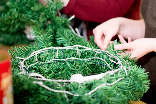 DIY Truffaut - Installation de la guirlande lumineuse DIY Truffaut - Installation de la guirlande lumineuse