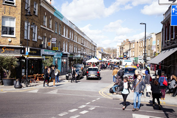 Arrivée sur Broadway Market - Est de Londres Arrivée sur Broadway Market - Est de Londres
