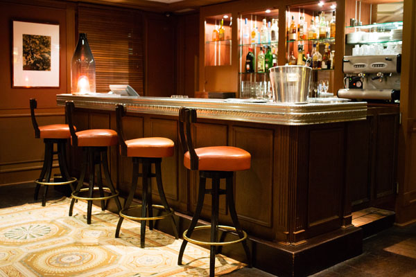 Bar de l'hôtel Les Etangs de Corot Bar de l'hôtel Les Etangs de Corot