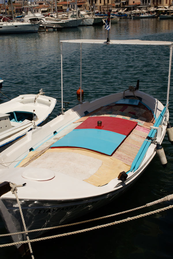 Célèbre bateau grec : la caïque Célèbre bateau grec : la caïque