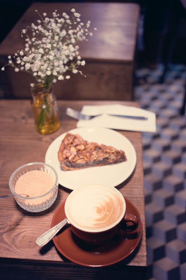 Coffee shop parisien Folks and Sparrows
