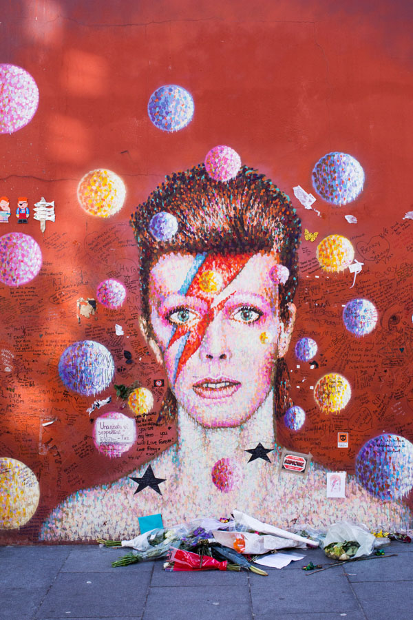 RIP David Bowie à Brixton
