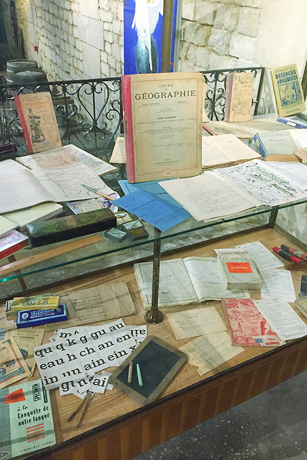 Musée des commerces d'autrefois à Rochefort - Ecole