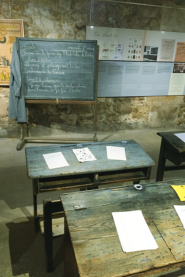 Musée des commerces d'autrefois à Rochefort - Ecole