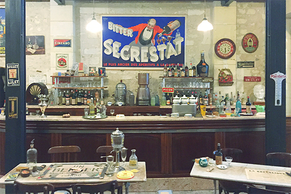 Musée des commerces d'autrefois à Rochefort - Le bar