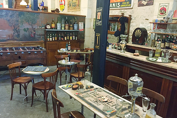 Musée des commerces d'autrefois à Rochefort - Le bar