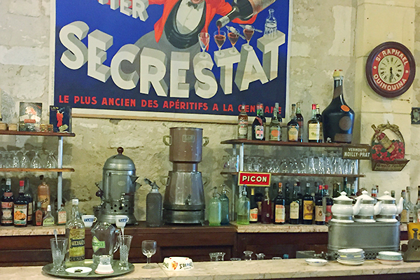 Musée des commerces d'autrefois à Rochefort - Le bar