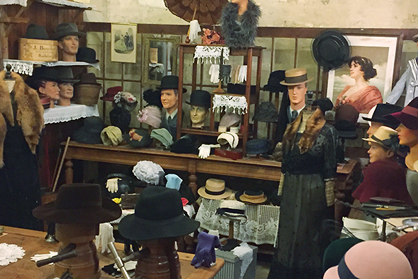 Musée des commerces d'autrefois à Rochefort - La Chapellerie