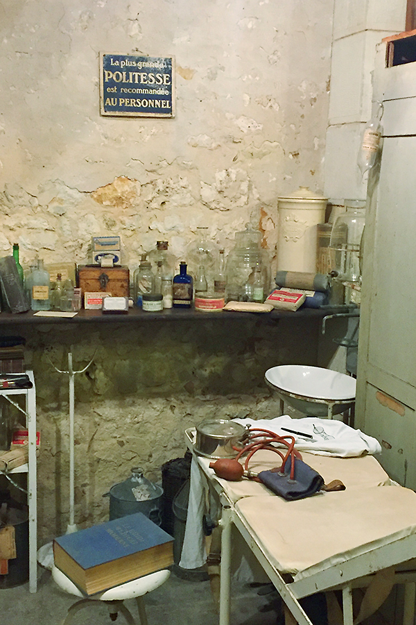 Musée des commerces d'autrefois à Rochefort - Pharmacie