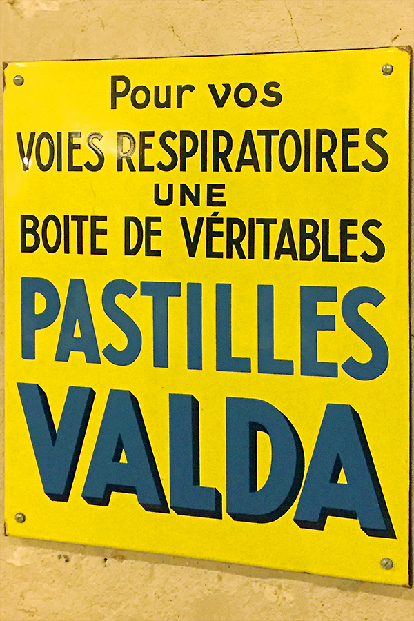 Musée des commerces d'autrefois à Rochefort - Pharmacie