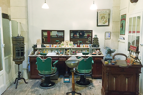Musée des commerces d'autrefois à Rochefort - Coiffeur
