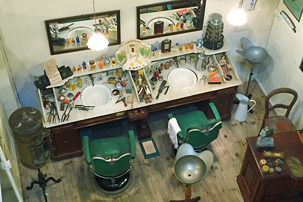 Musée des commerces d'autrefois à Rochefort - Coiffeur