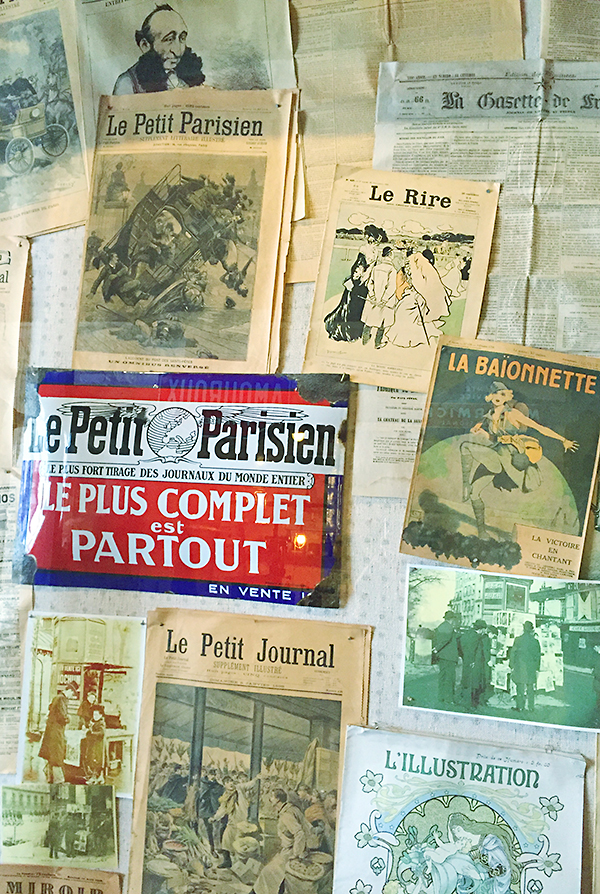 Musée des commerces d'autrefois à Rochefort - Kiosque à journaux