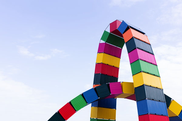 Catène de containers de Vincent Ganivet