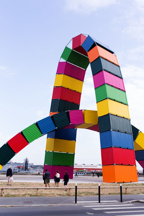 Catène de containers de Vincent Ganivet