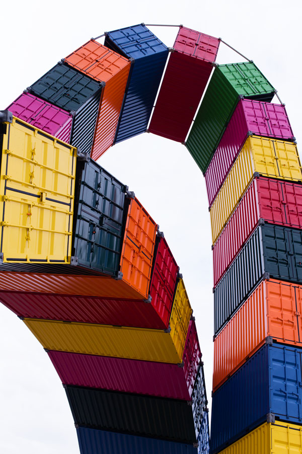 Catène de containers de Vincent Ganivet