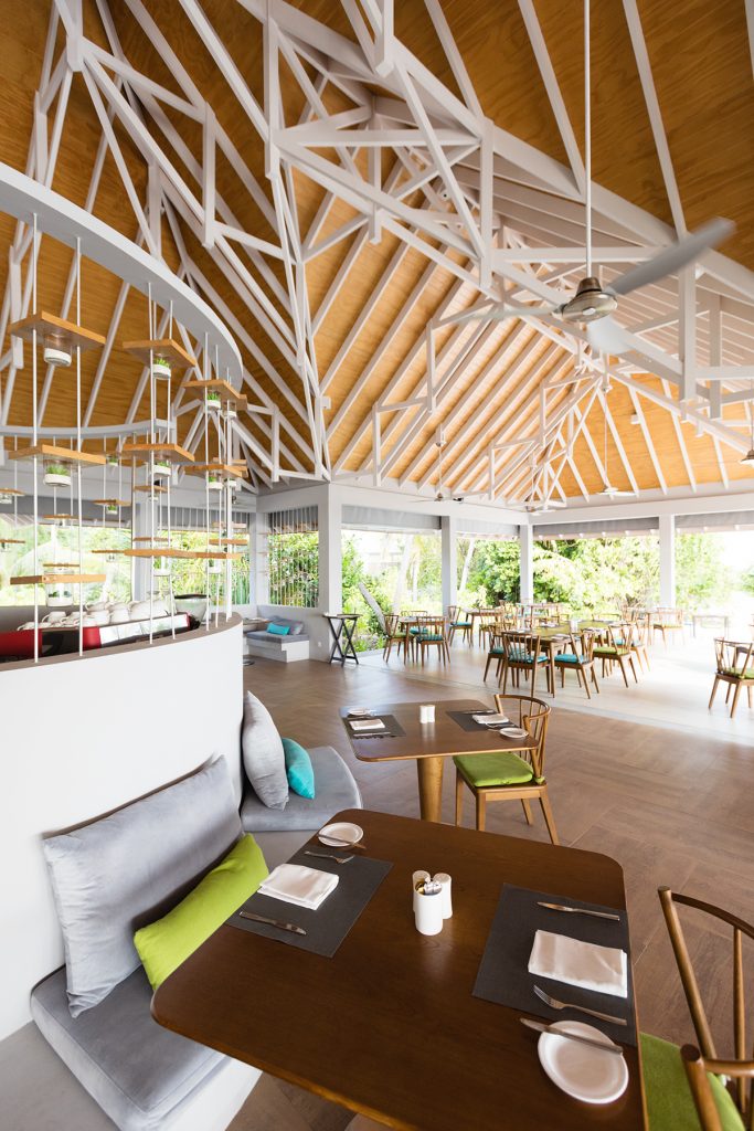 Dhigali Maldives restaurant Capers