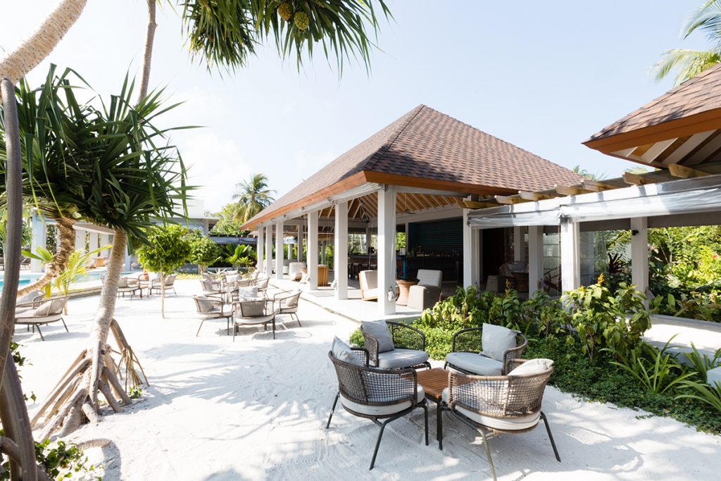 Dhigali Maldives bar East
