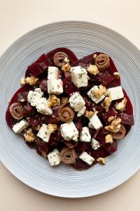 betteraves, noix et anchoix