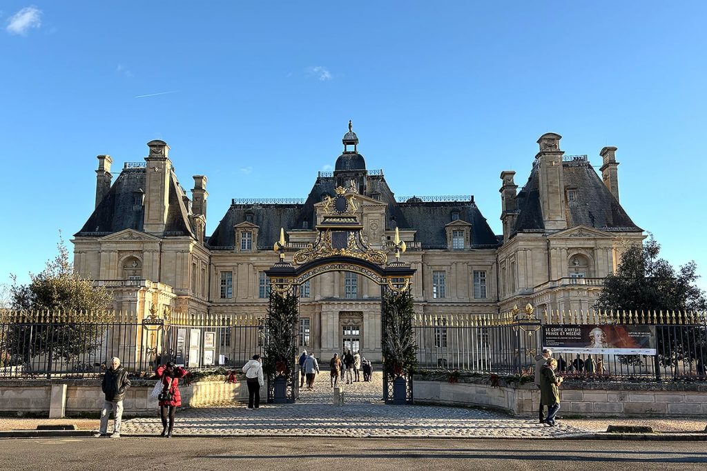 Château de Maisons - Façade côté cour, et entrée