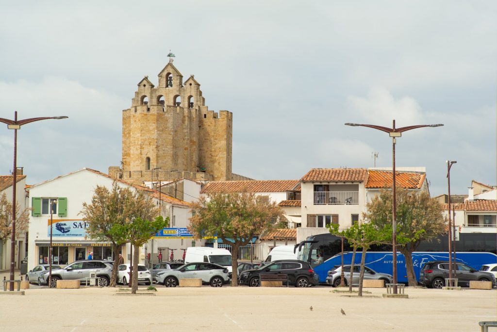 Saintes-Maries arrivée place des gitans